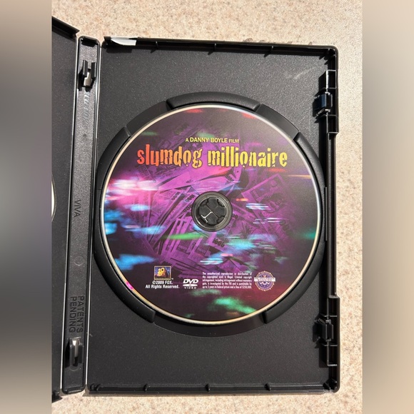 Slumdog Millionaire DVD - Picture 2 of 3